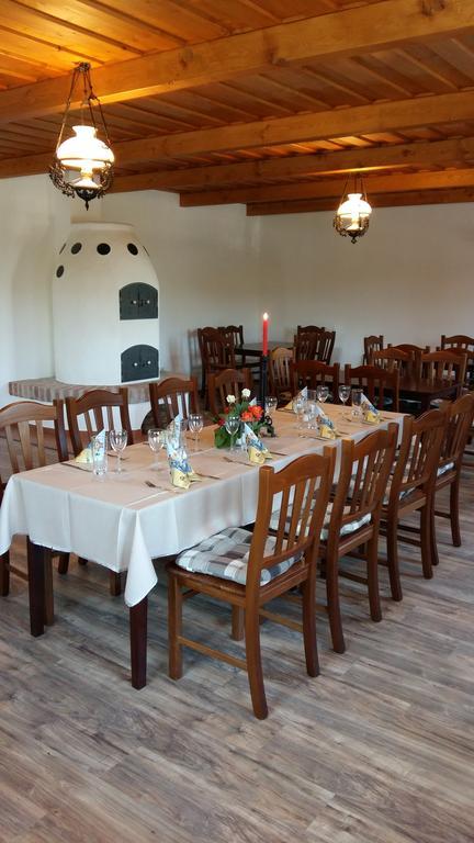Madarasz Vendeghaz Hotel Nyul Ngoại thất bức ảnh
