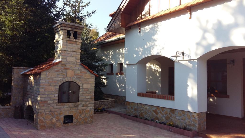 Madarasz Vendeghaz Hotel Nyul Ngoại thất bức ảnh